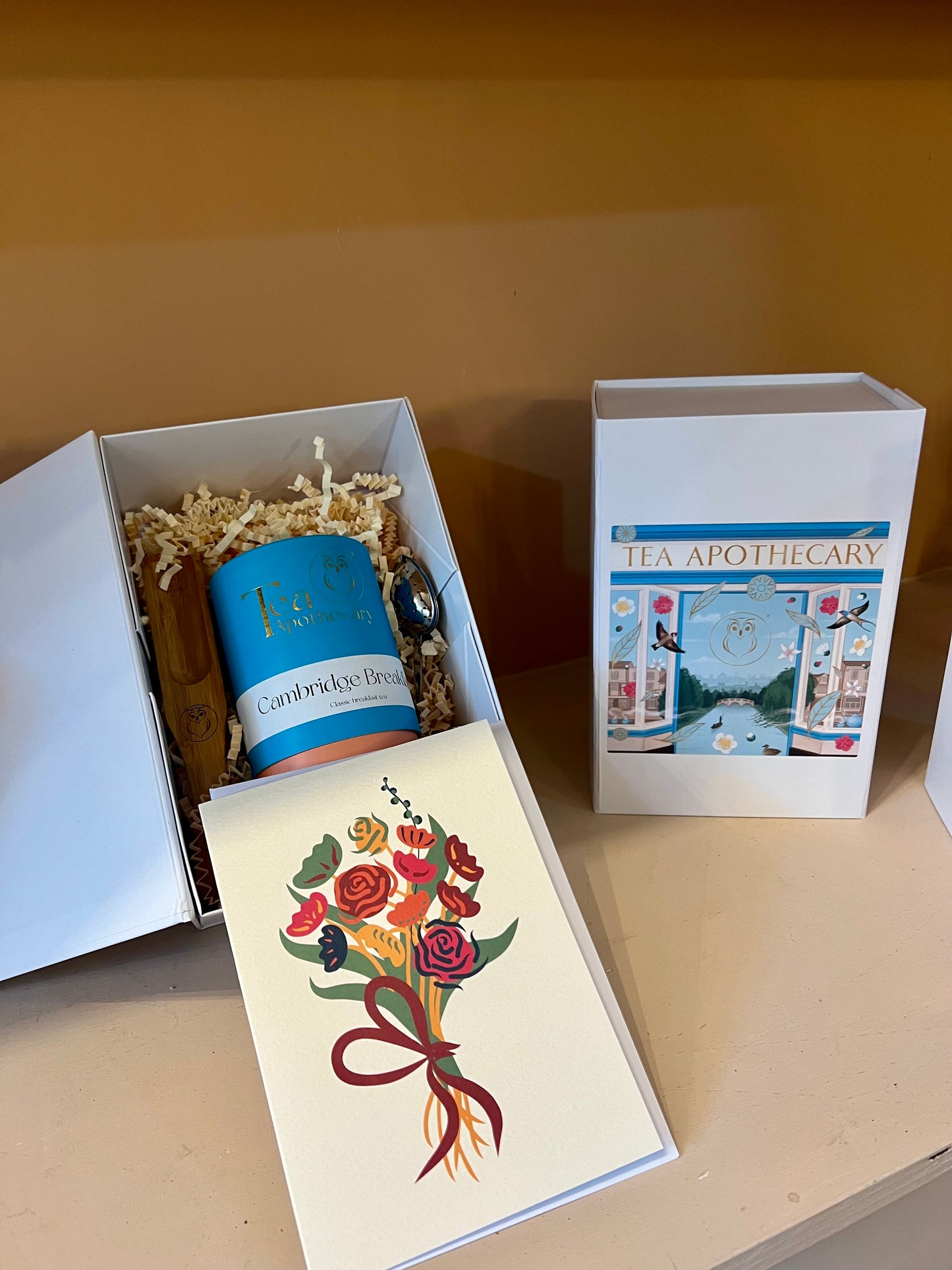 Gift set: tub with strainer and infuser
